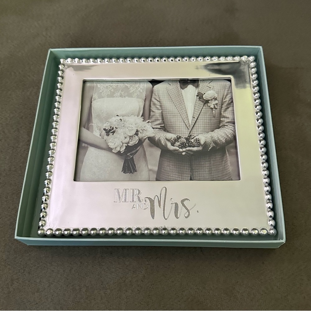 Mariposa Mr. & Mrs. Frame